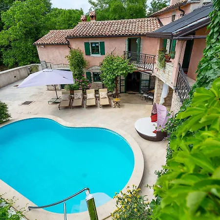 Cozy In With Swimming Pool *