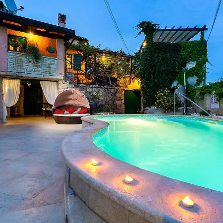 Cozy In With Swimming Pool * Žminj