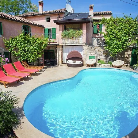 Cozy In With Swimming Pool Villa
